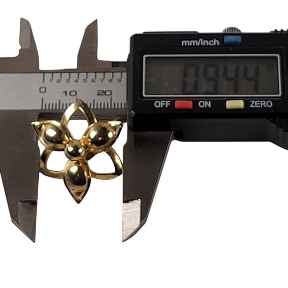 Vintage Sara Coventry Gold Tone Floral Clip-On Earrings Bold Openwork Design - Picture 5 of 12